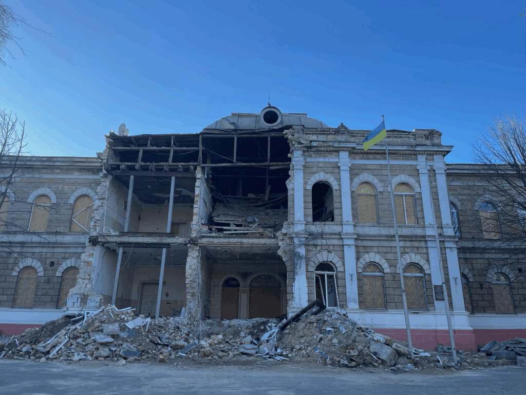 A partially destroyed building in Mykolaiv. Photo by author.
